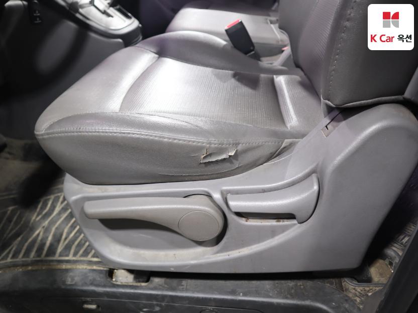 2011 - hyundai grand starex