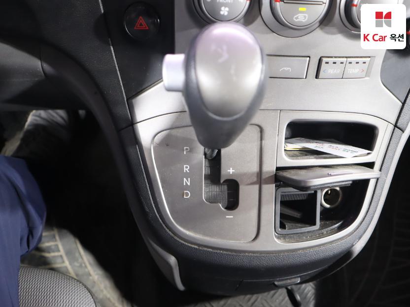 2011 - hyundai grand starex