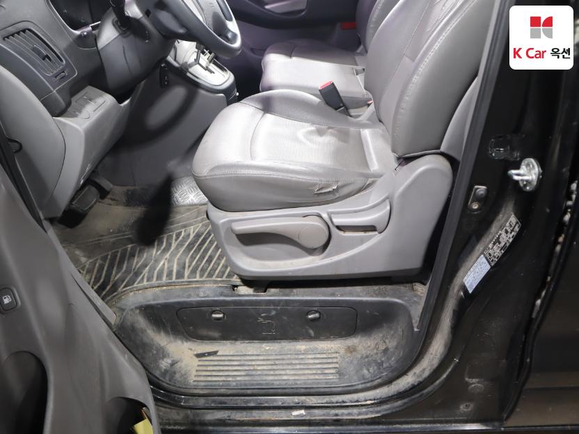 2011 - hyundai grand starex