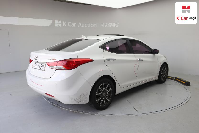 2012 - hyundai avante