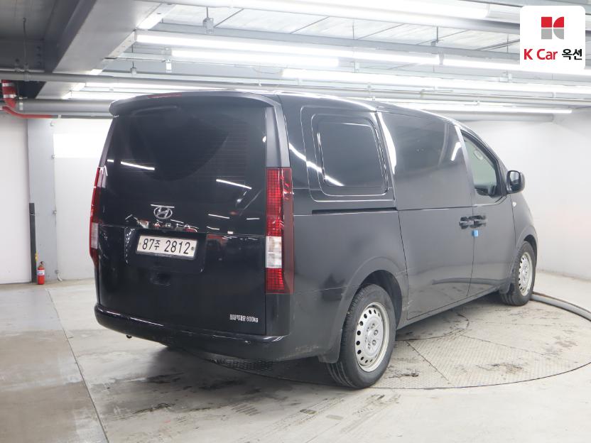 2022 - hyundai staria