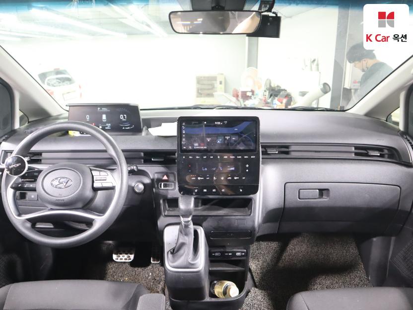 2022 - hyundai staria