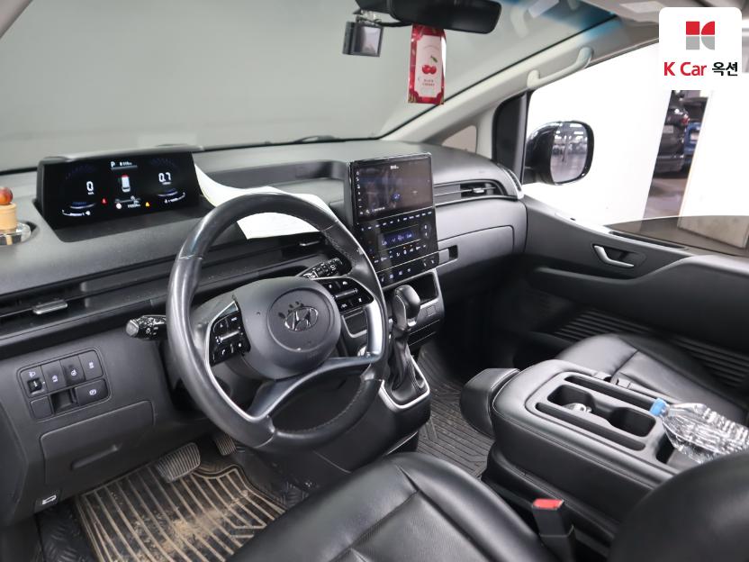 2022 - hyundai staria