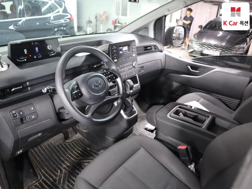 2022 - hyundai staria