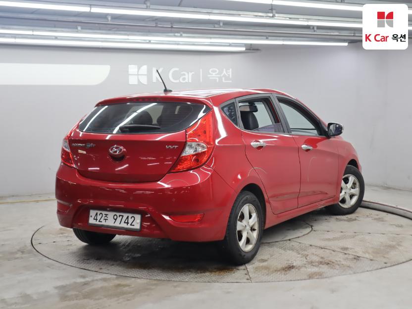 2012 - hyundai accent
