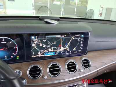 Mercedes-Benz E220 2022 — صورة 7