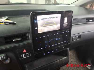 هيونداي Staria 2023 — صورة 8