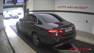 Mercedes-Benz E350 2022 — صورة 2