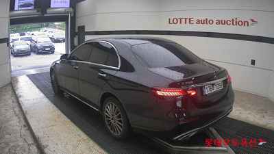 Mercedes-Benz E250 2022 — صورة 2