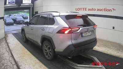 Toyota Rav4 2022 — صورة 2