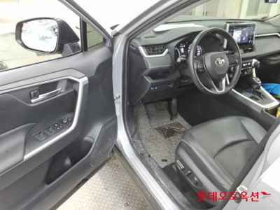 Toyota Rav4 2022 — صورة 3