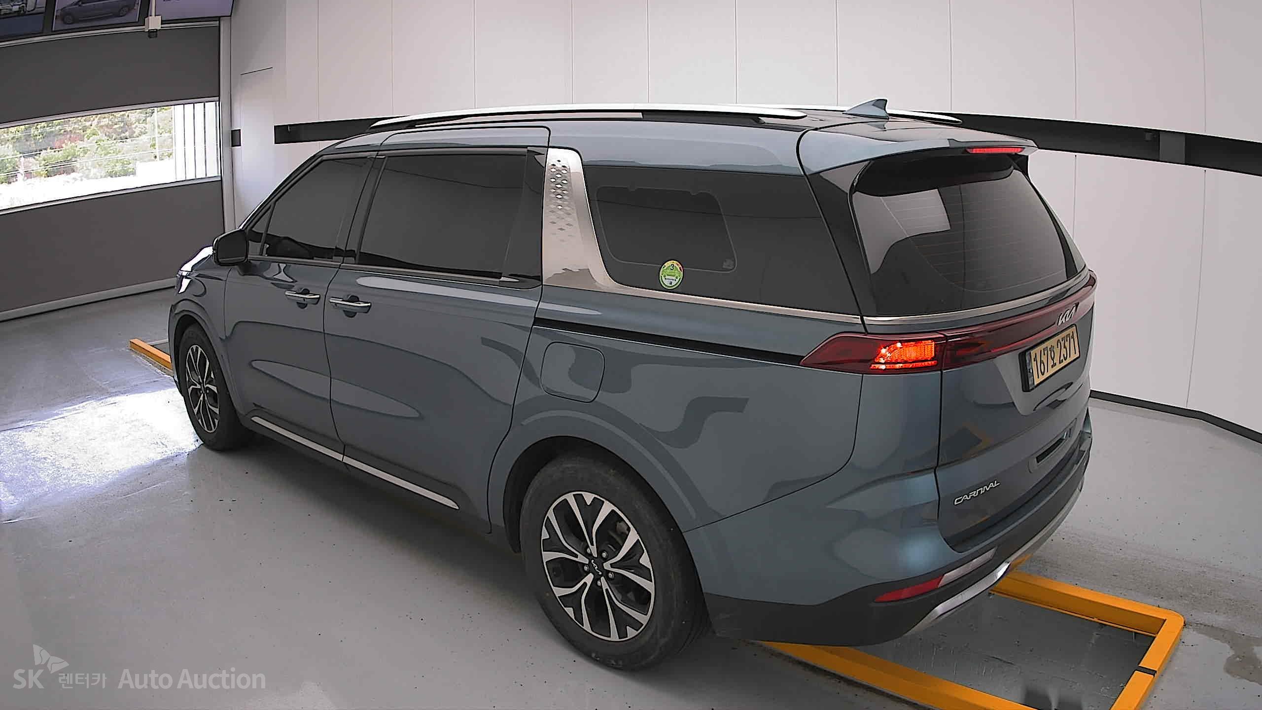 2023 - kia carnival