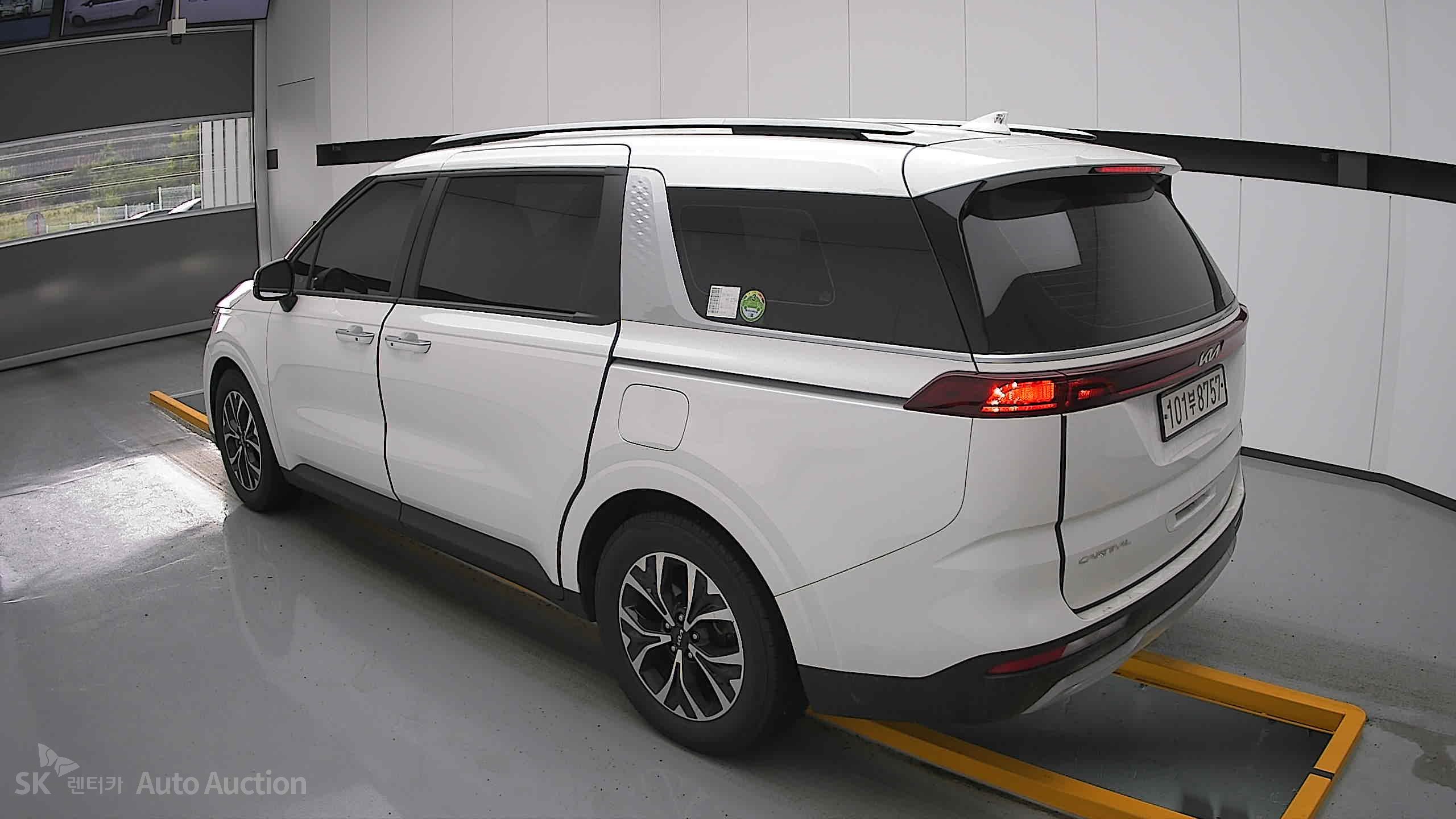 2023 - kia carnival