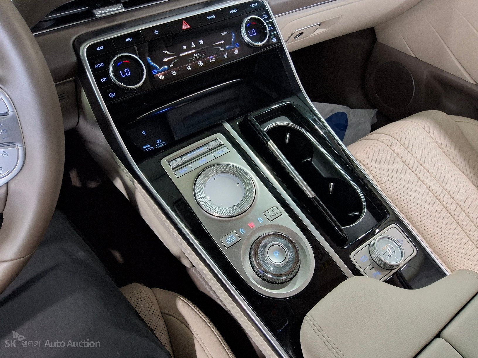 2022 - genesis gv80