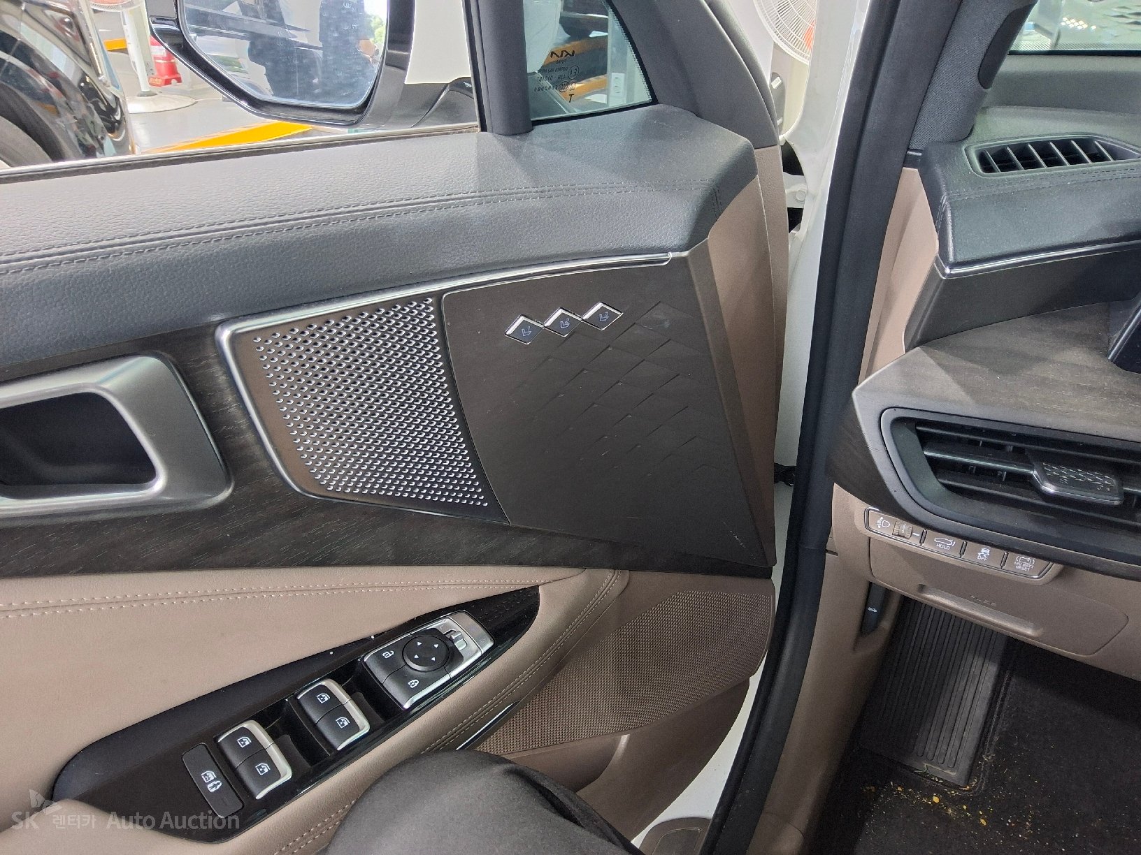 2023 - kia k8