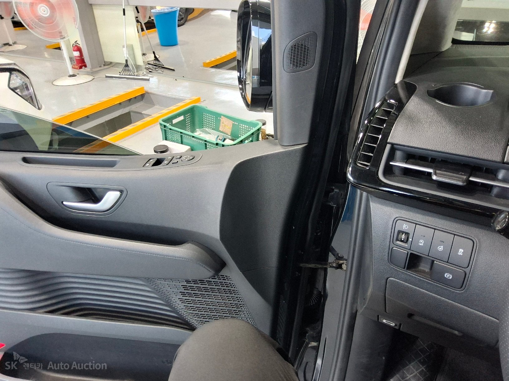 2023 - hyundai staria