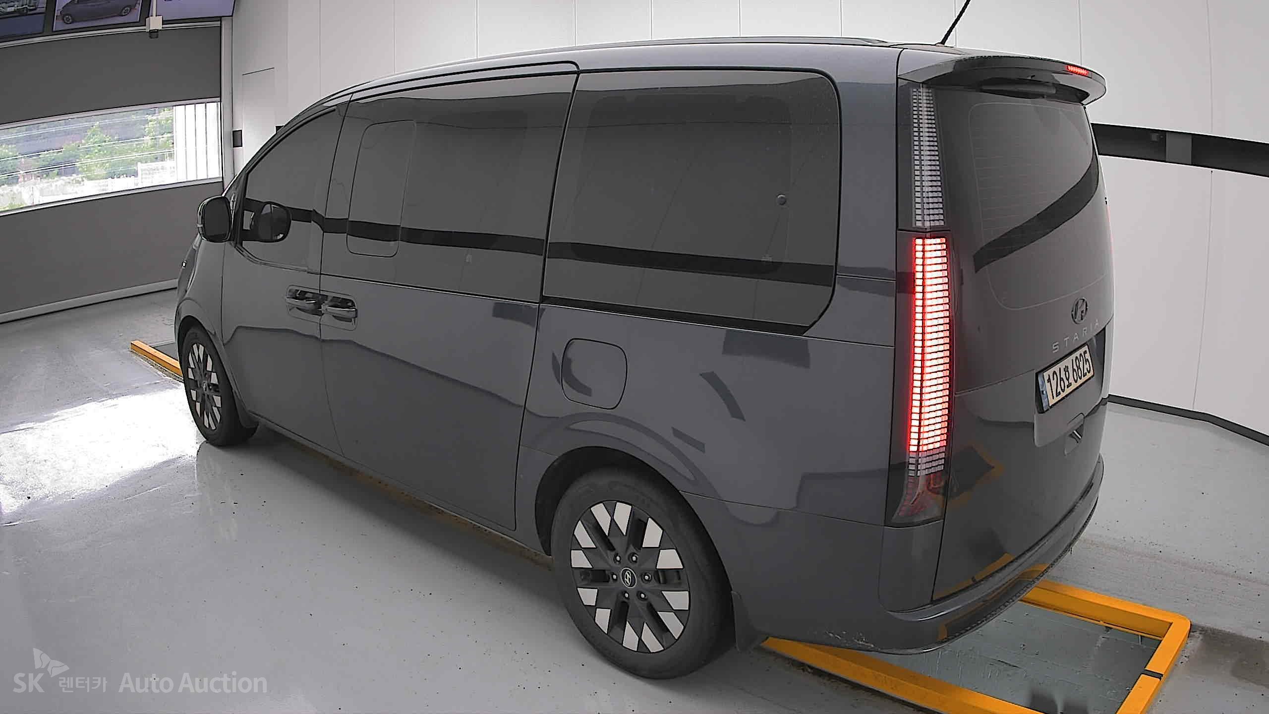2022 - hyundai staria
