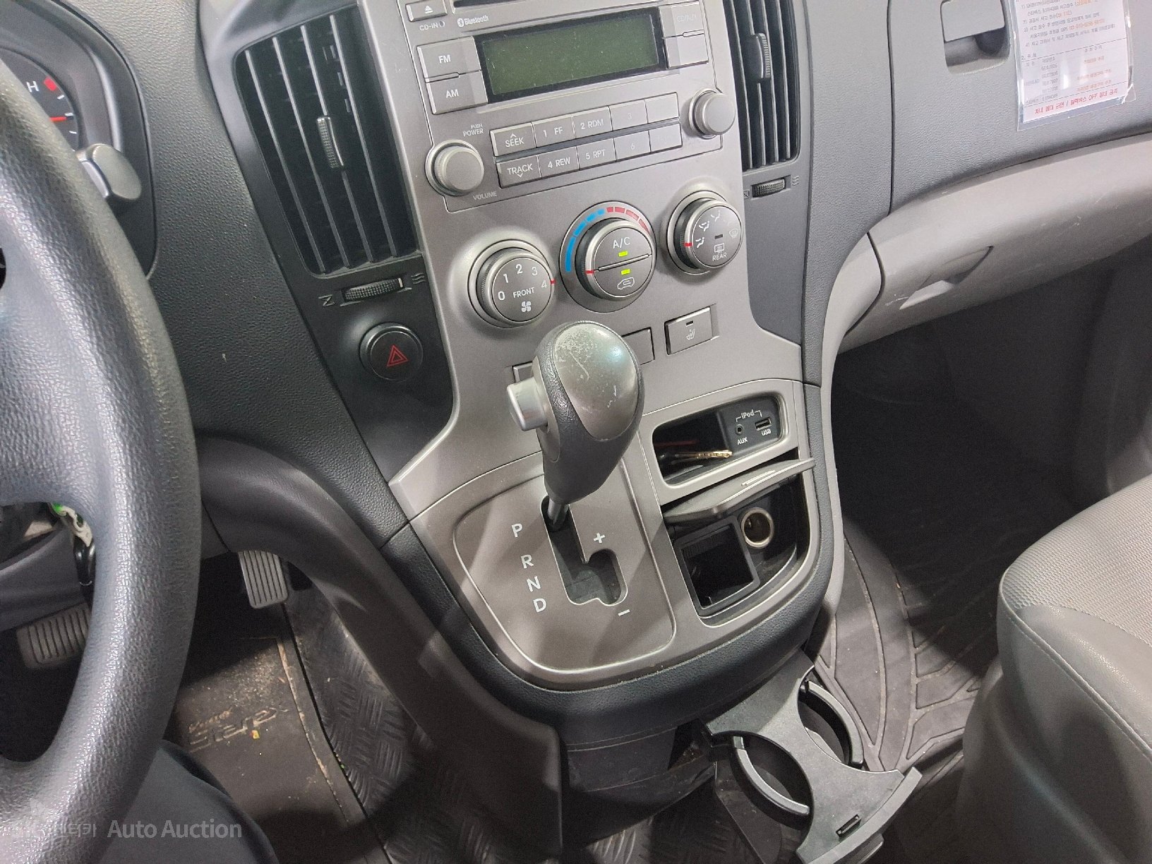 2012 - hyundai grand starex