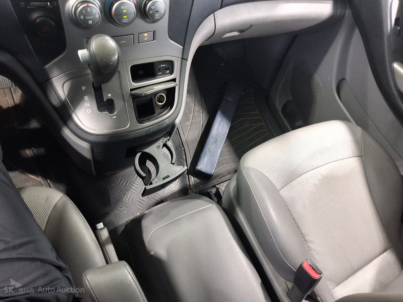 2012 - hyundai grand starex