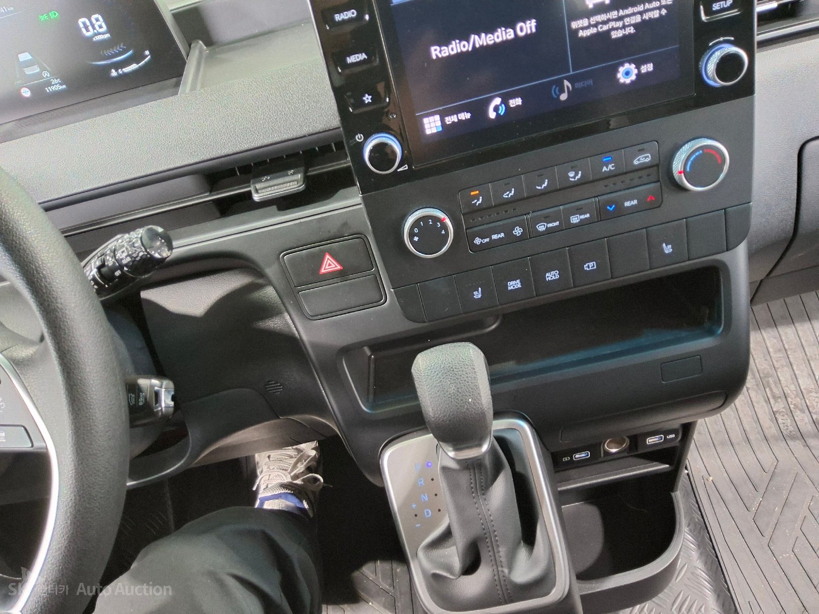 2022 - hyundai staria
