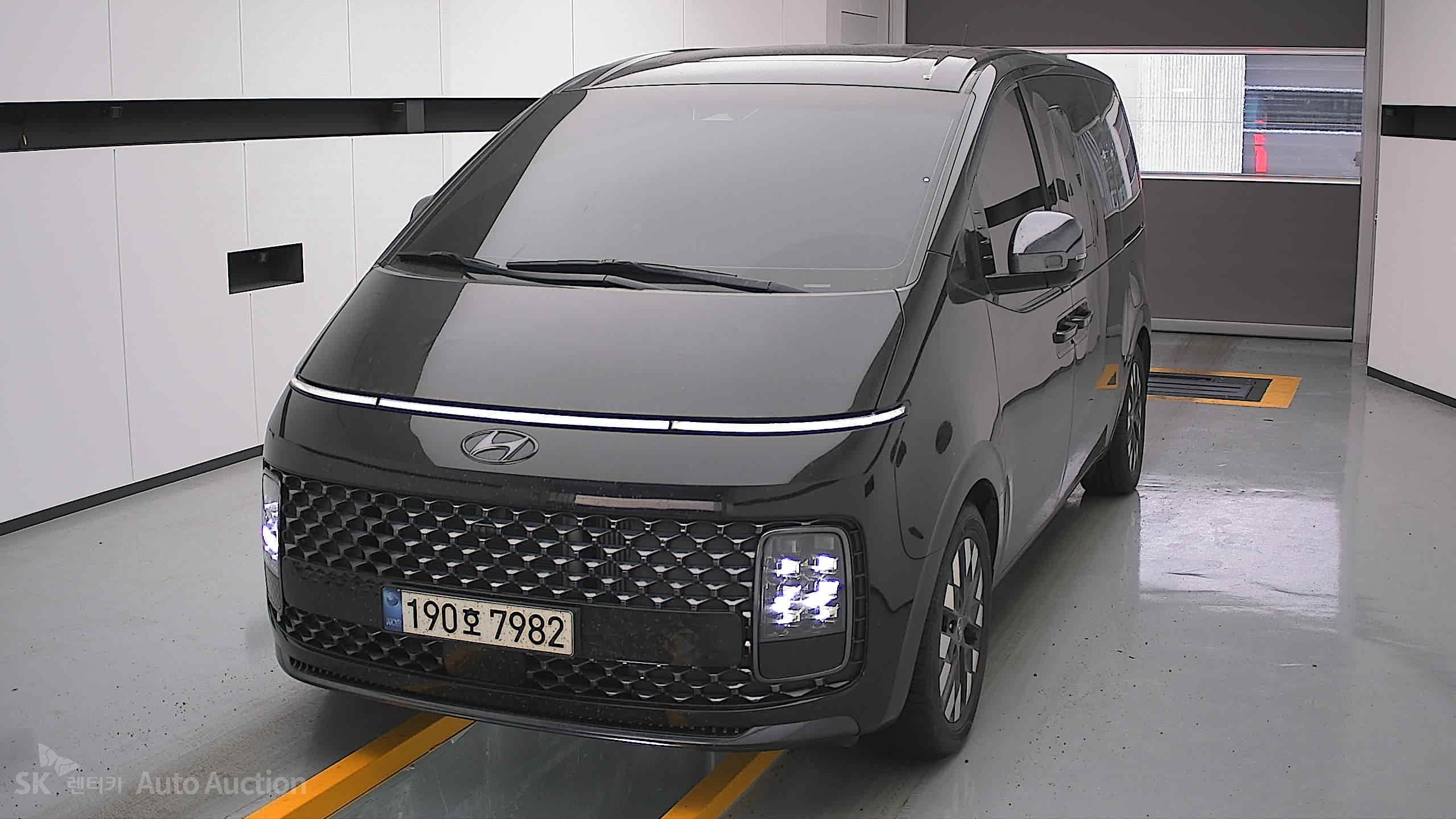 2022 - hyundai staria