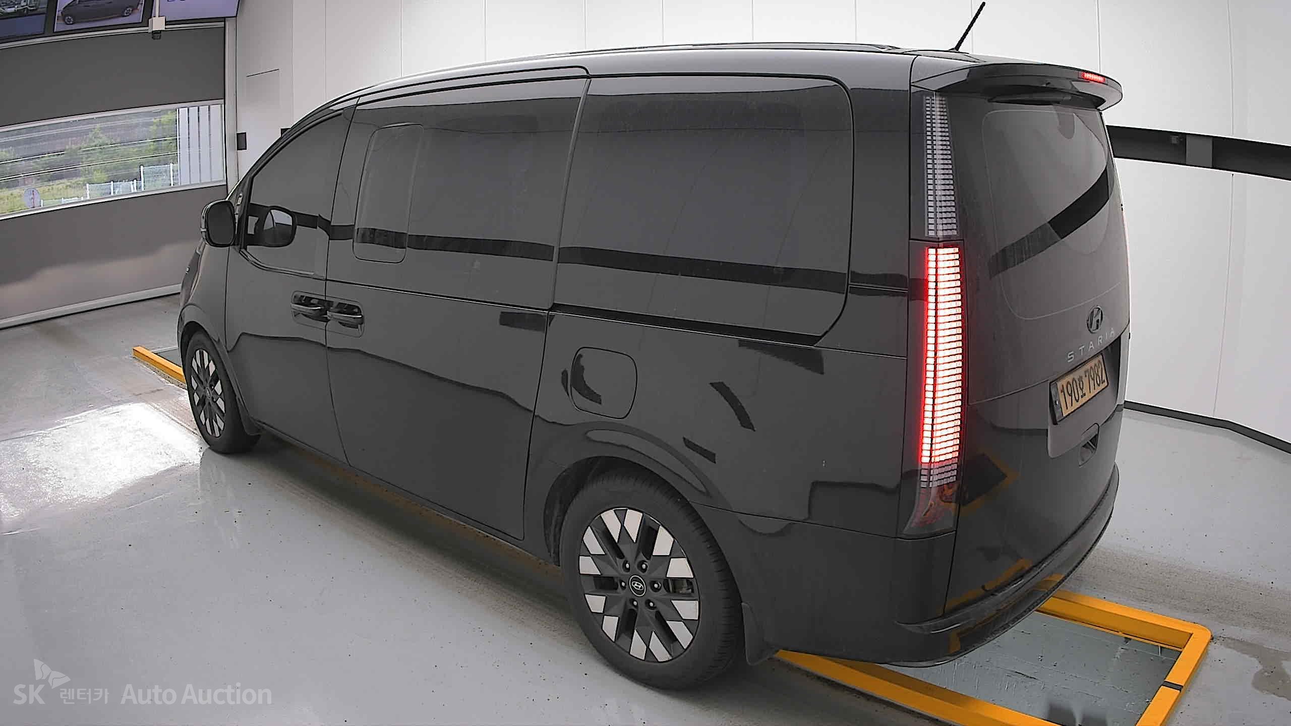 2022 - hyundai staria
