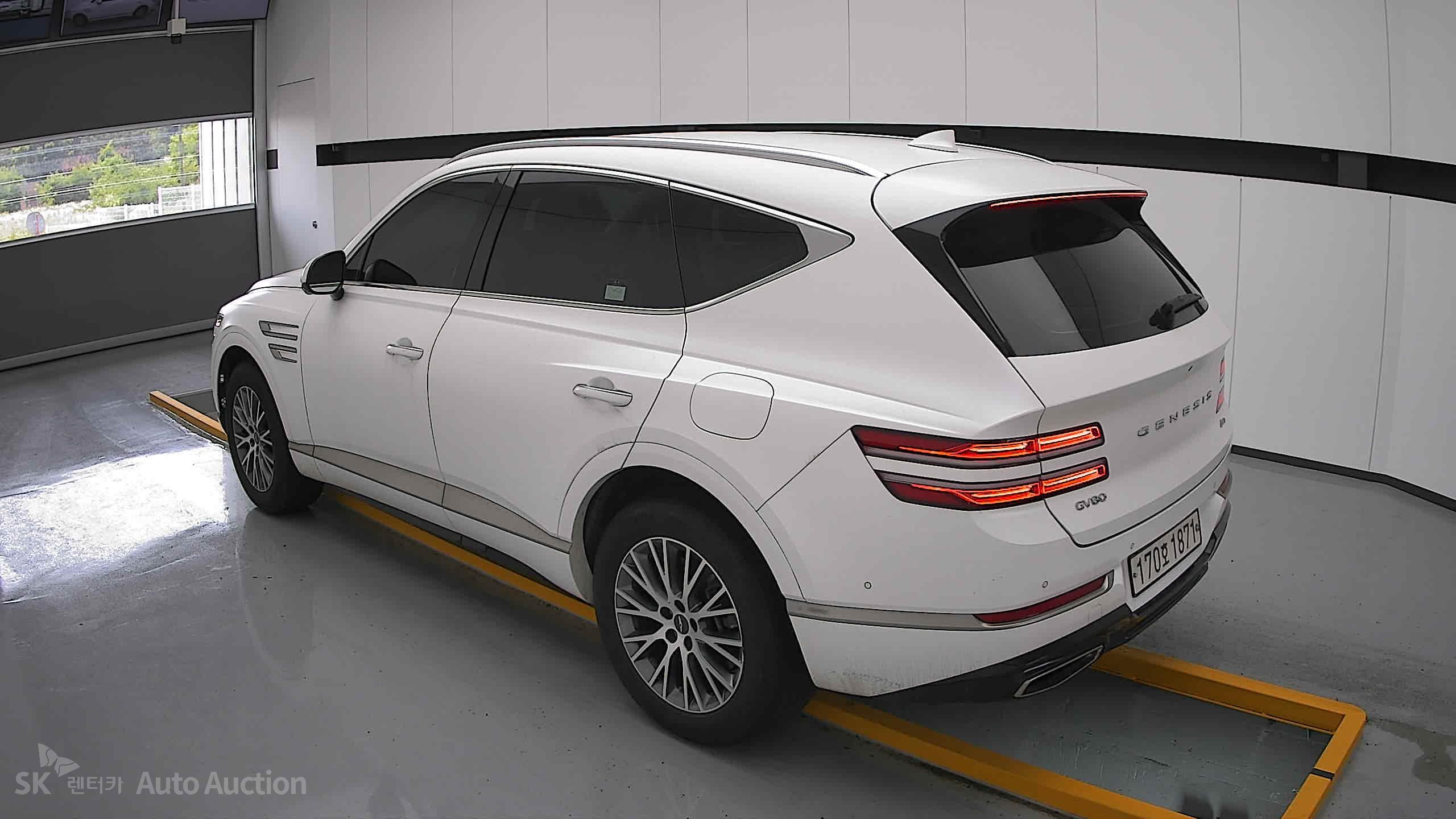 2021 - genesis gv80