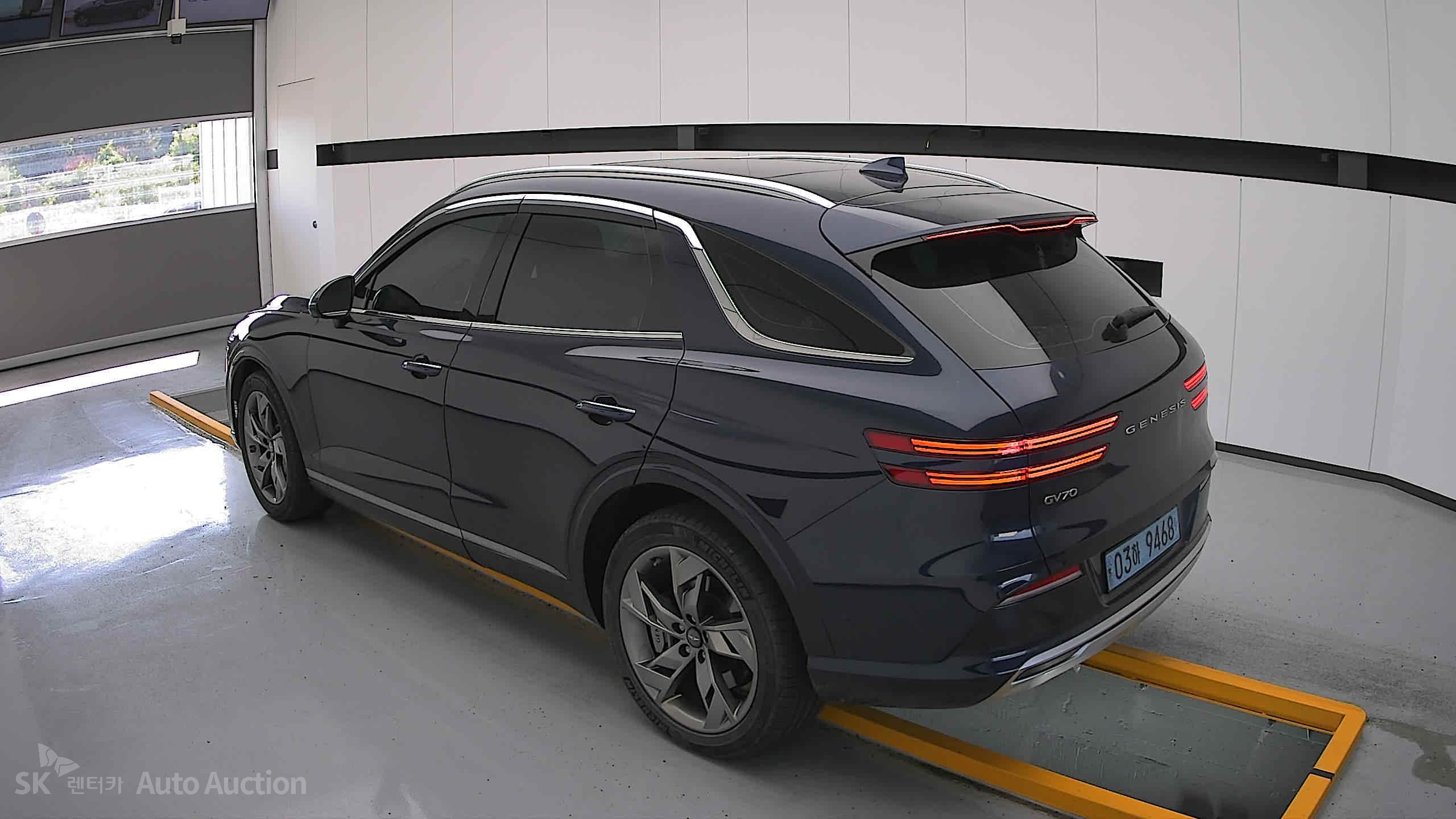 2022 - genesis egv70
