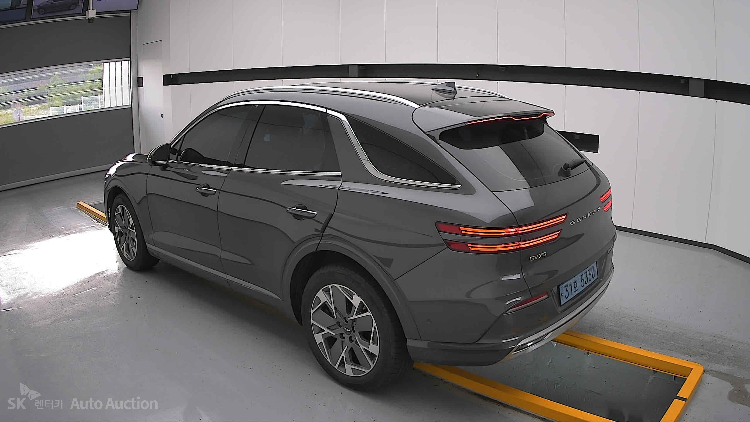 2022 - genesis egv70