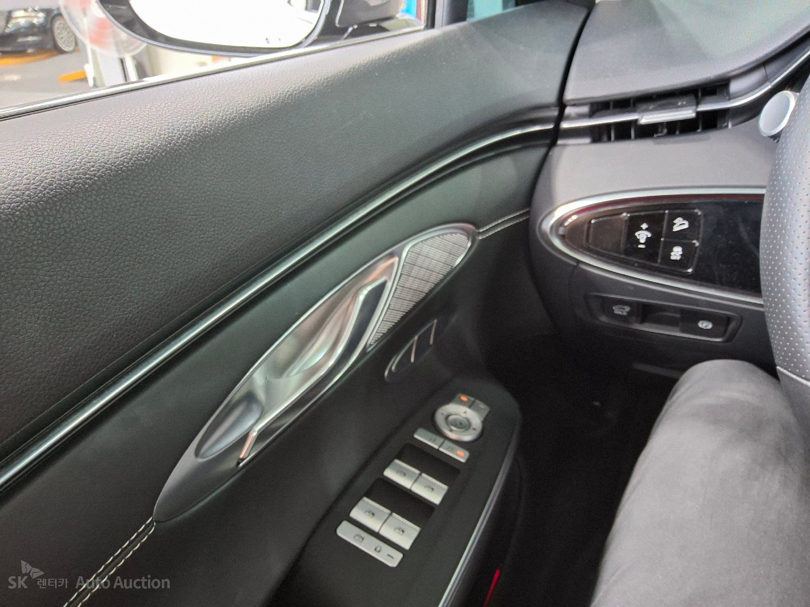 2022 - genesis egv70