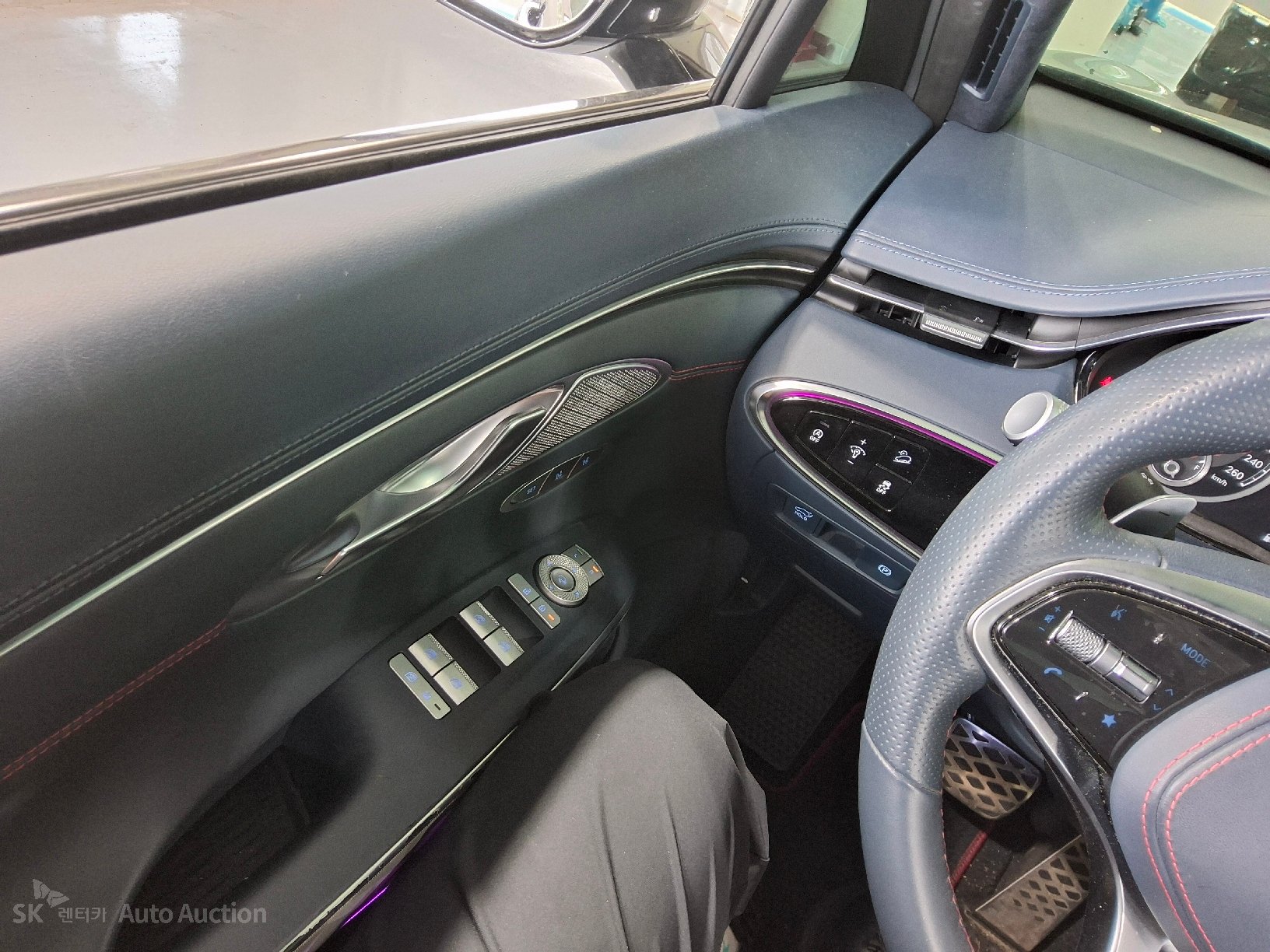 2021 - genesis gv70