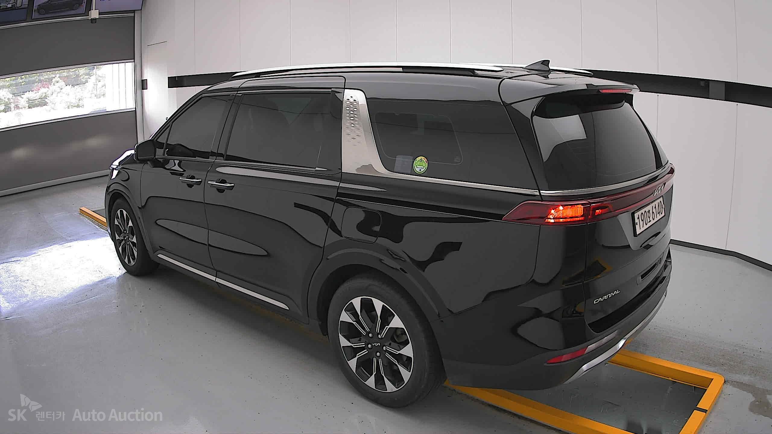 2023 - kia carnival