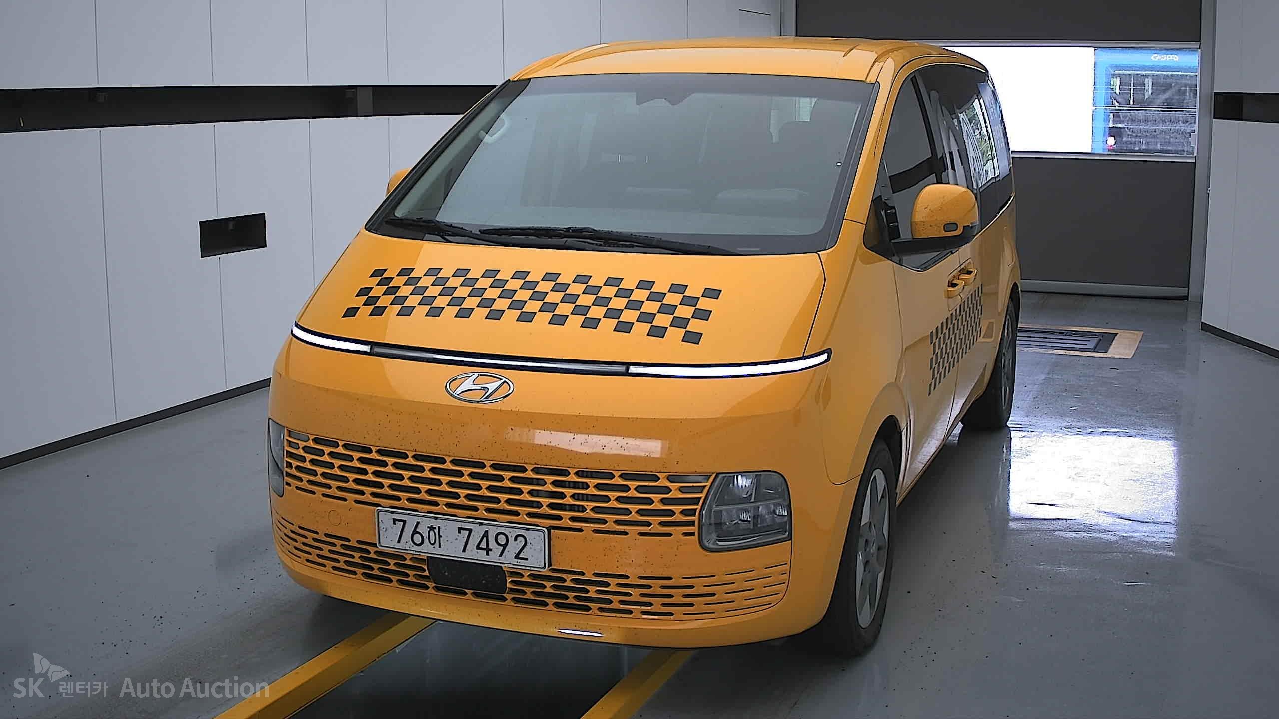 2022 - hyundai staria