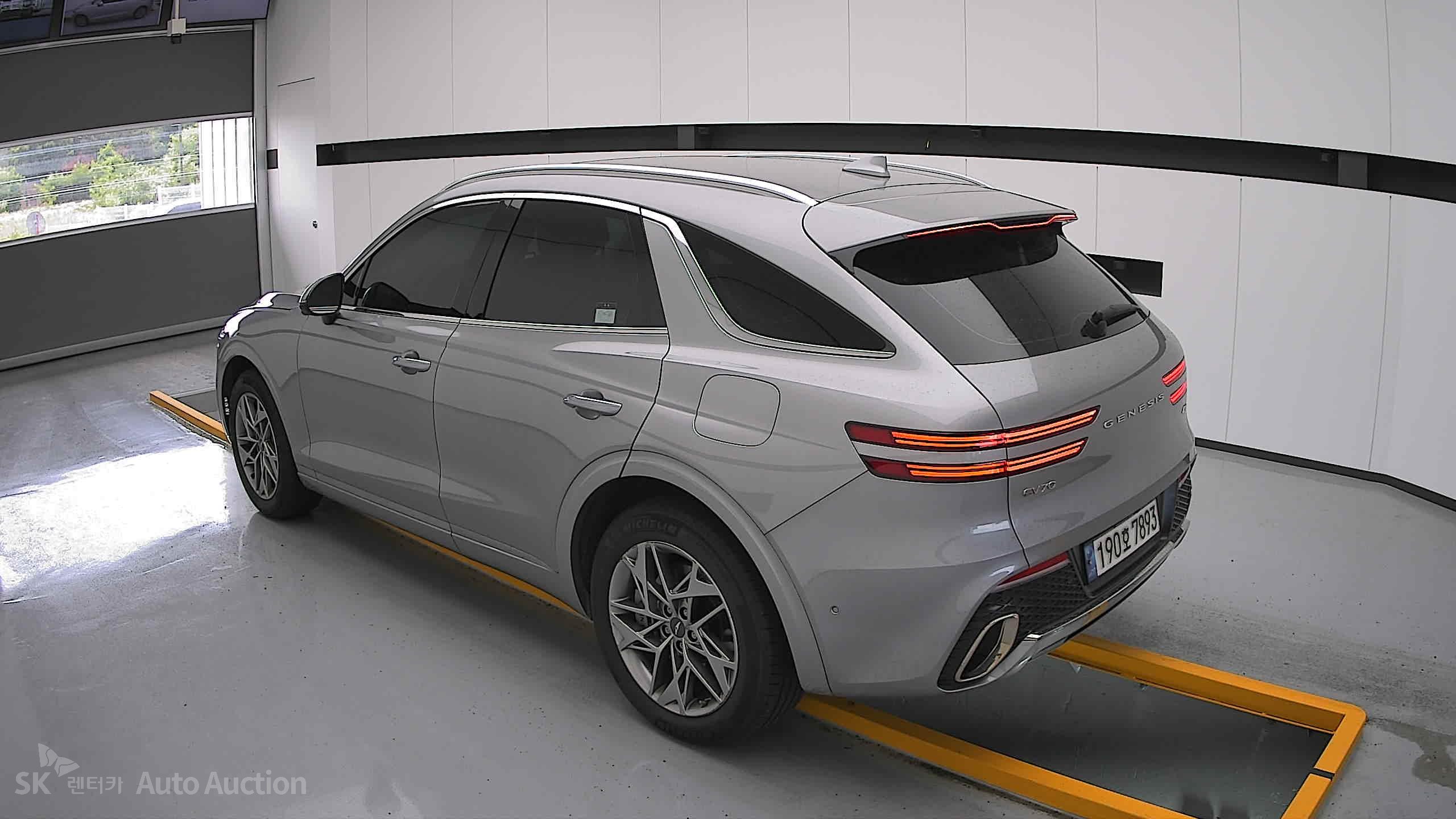 2023 - genesis gv70
