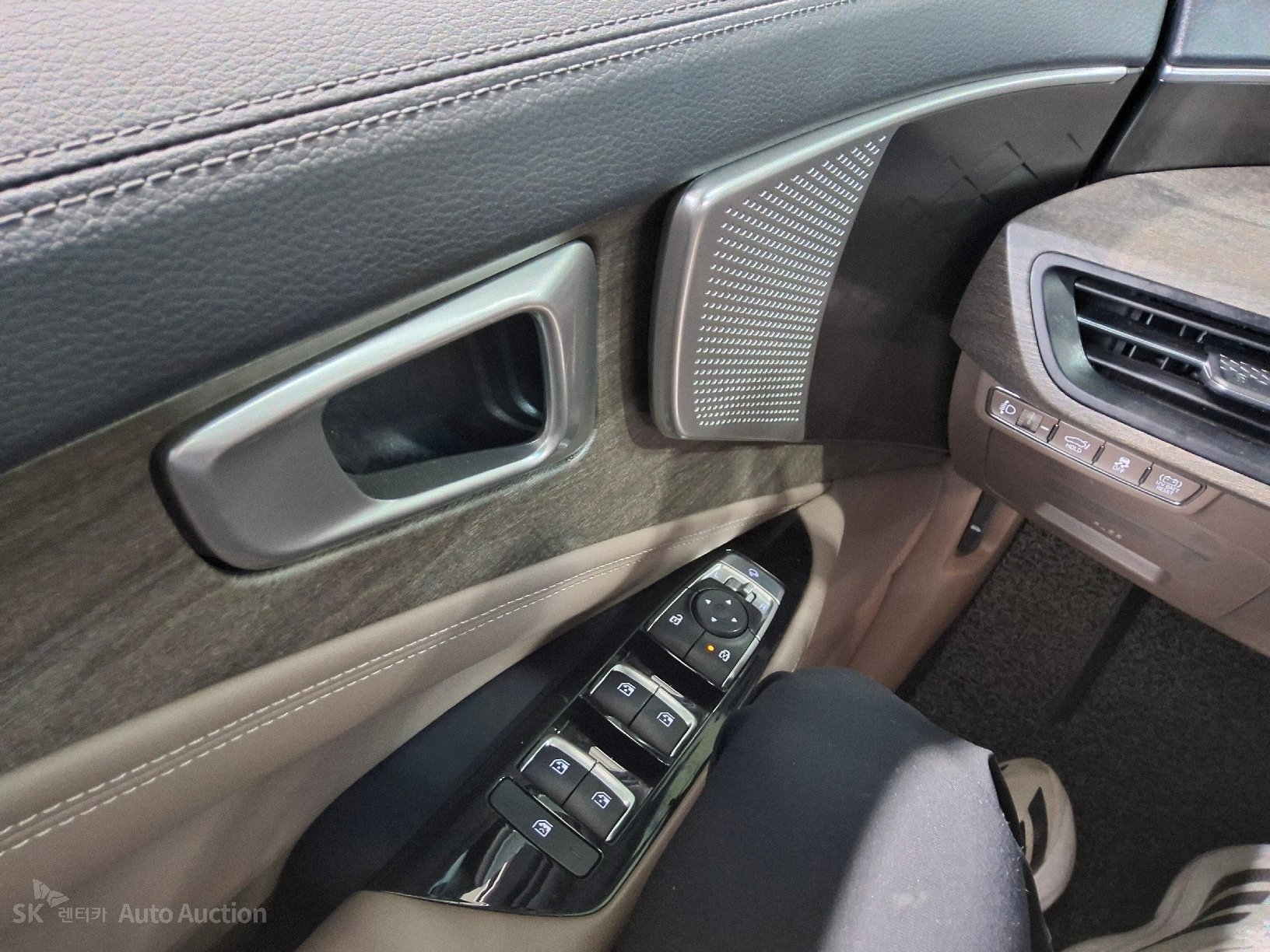 2023 - kia k8