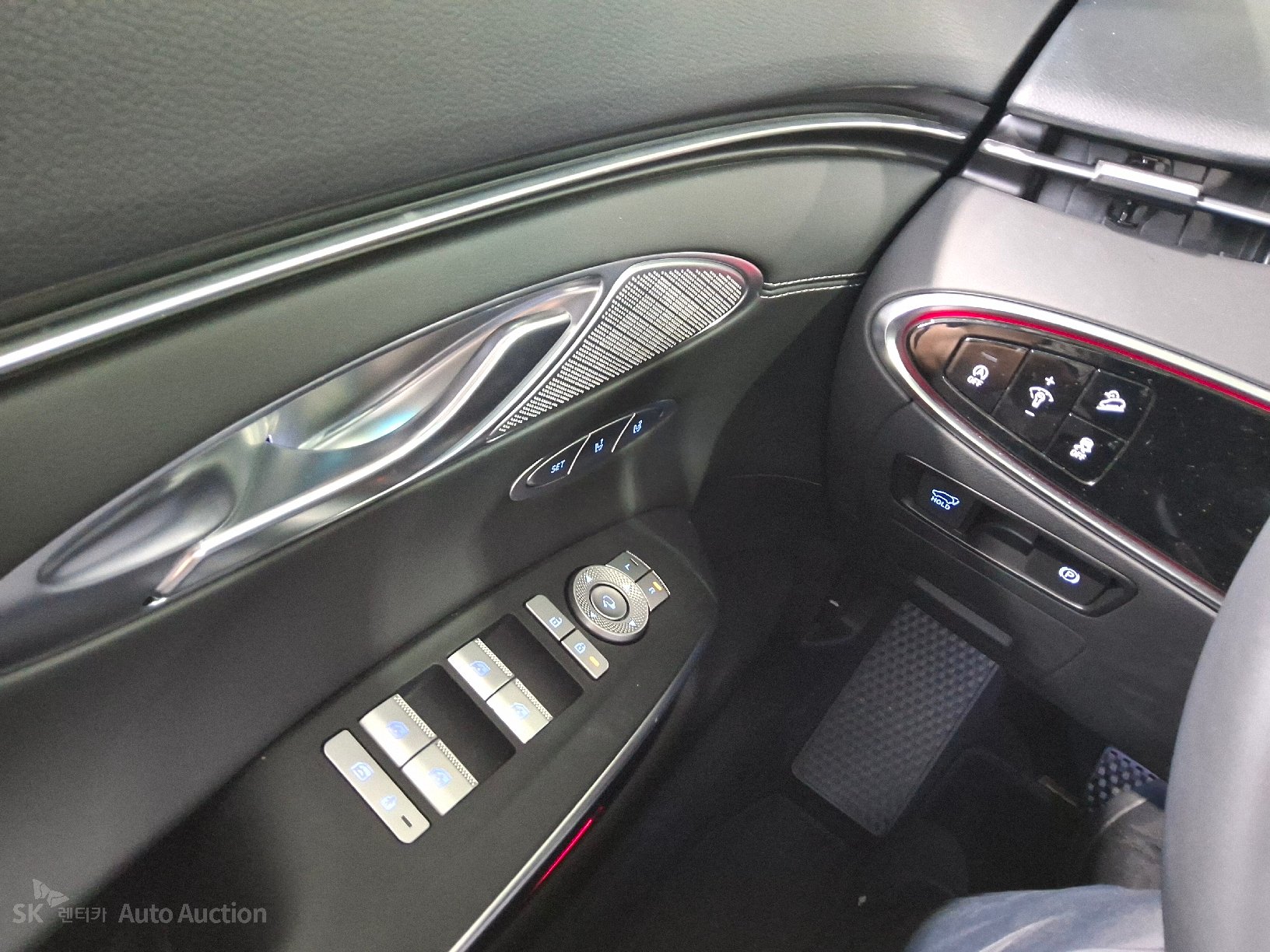 2021 - genesis gv70