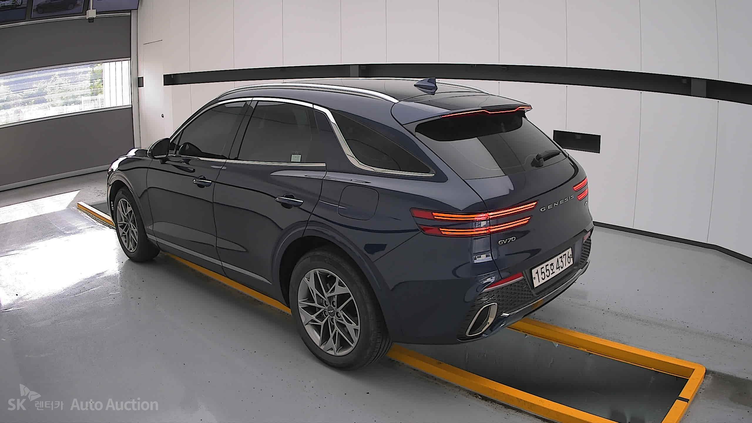 2021 - genesis gv70