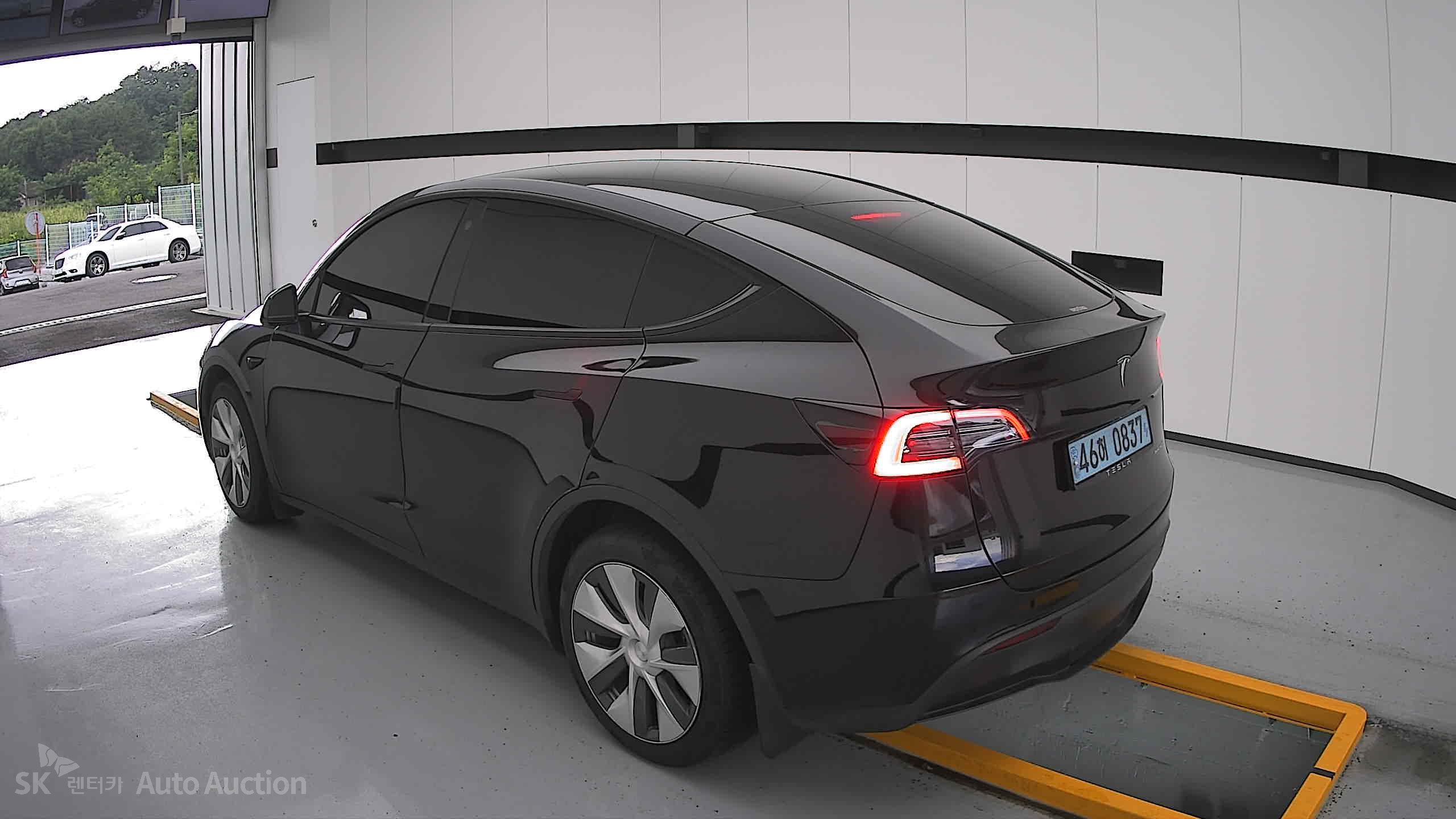 Tesla Model Y 2022 — صورة 2